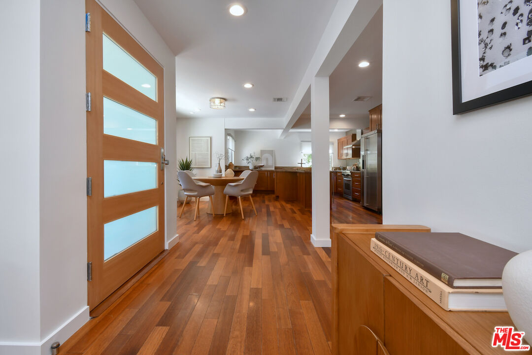 3471 Woodcliff Rd