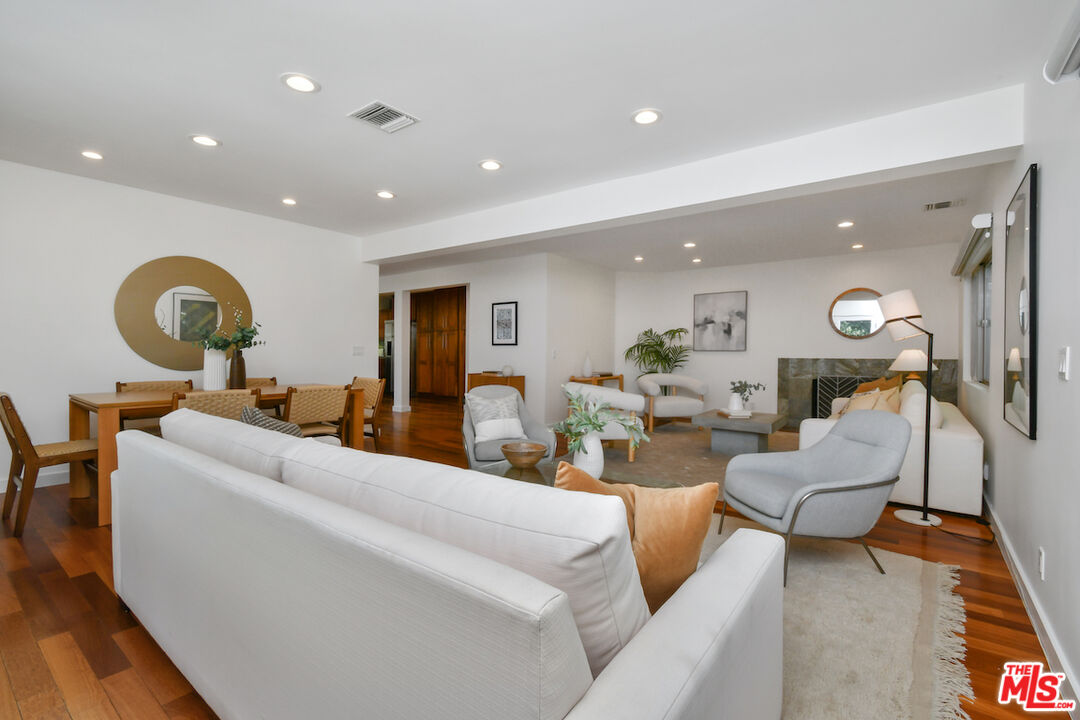 3471 Woodcliff Rd