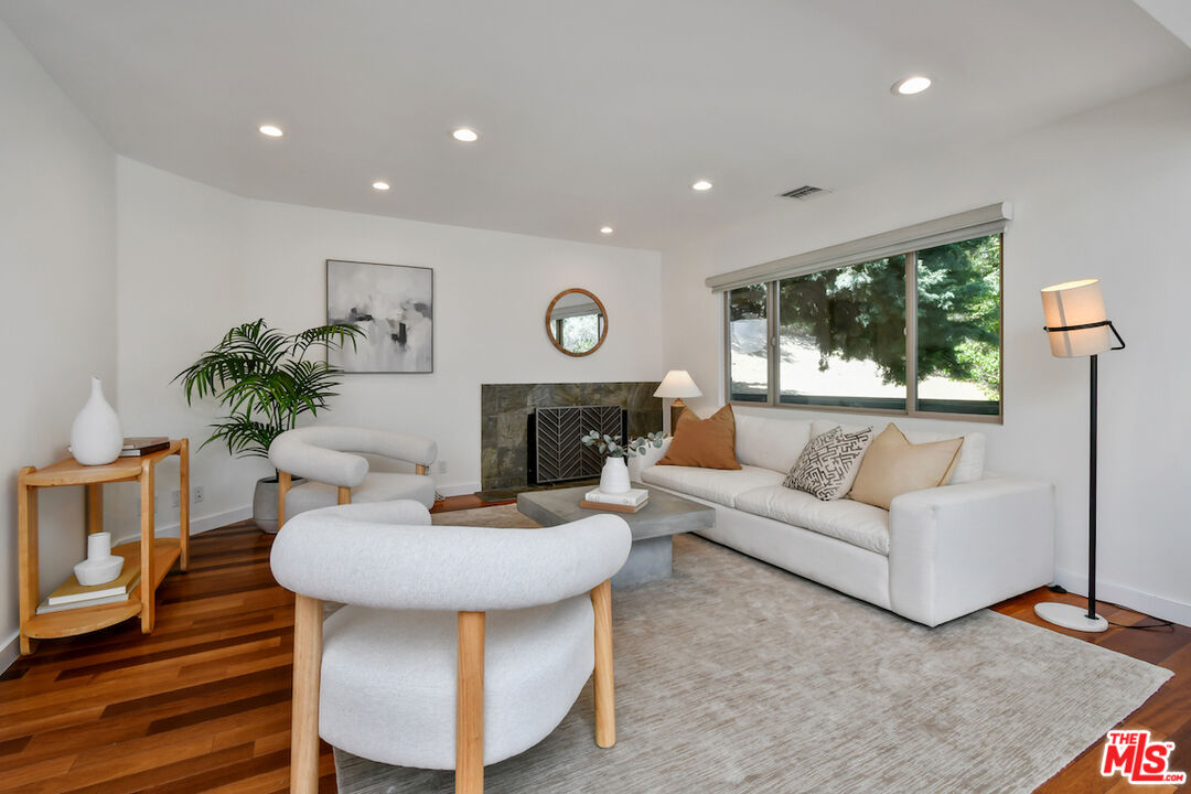 3471 Woodcliff Rd