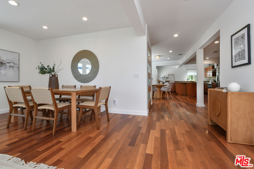 3471 Woodcliff Rd