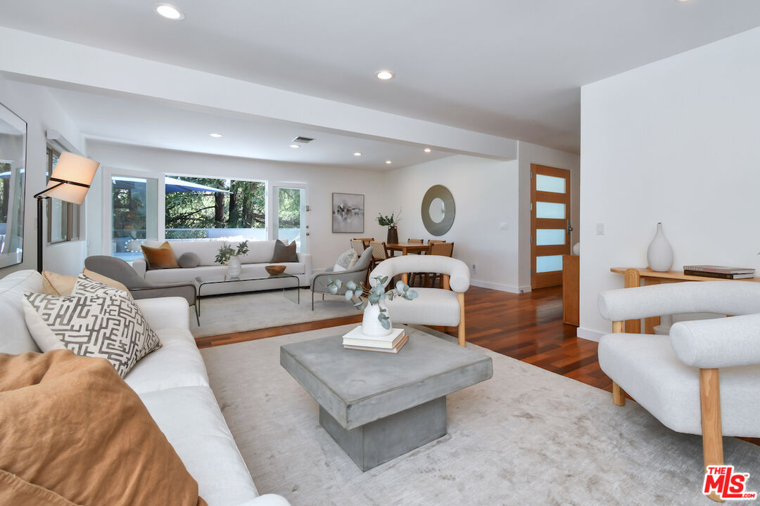 3471 Woodcliff Rd