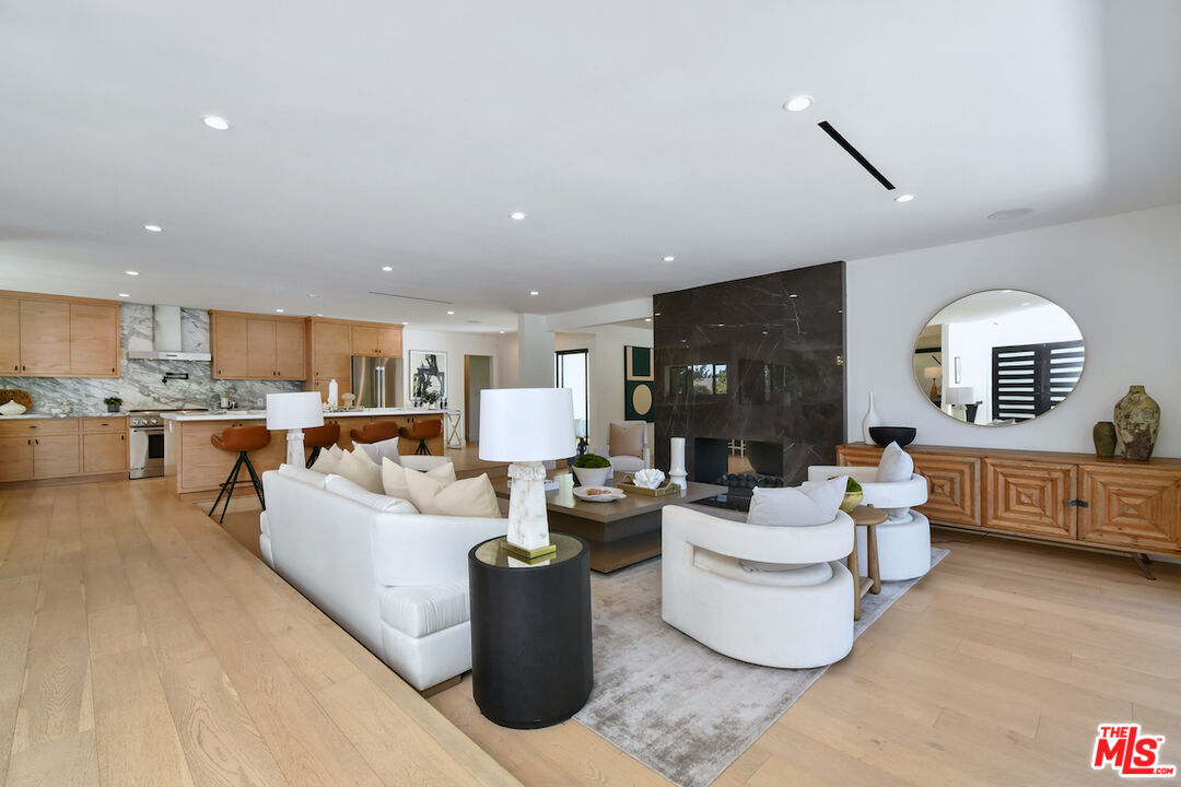 3221 Elvido Dr