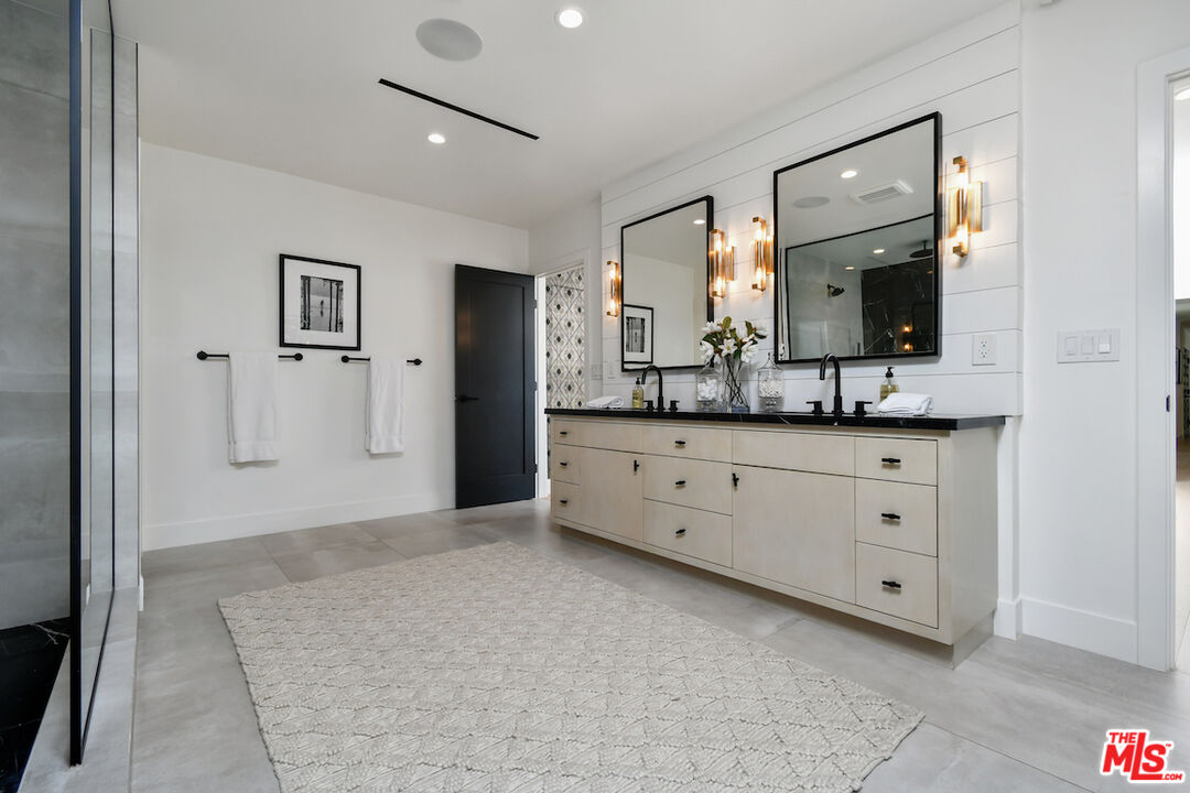 3221 Elvido Dr