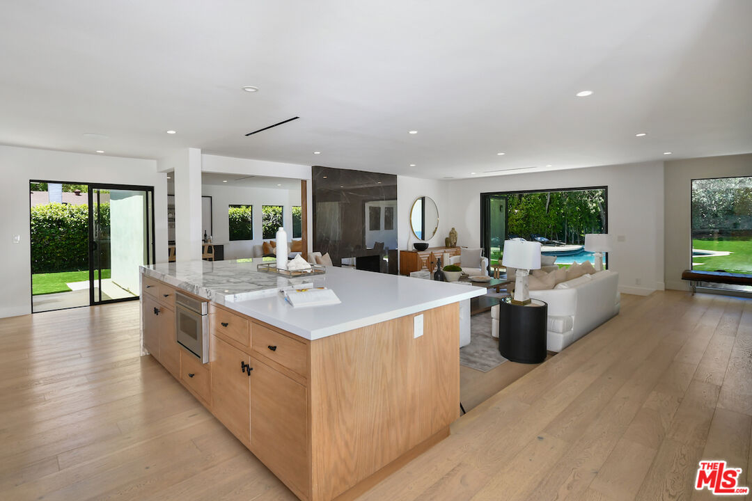 3221 Elvido Dr