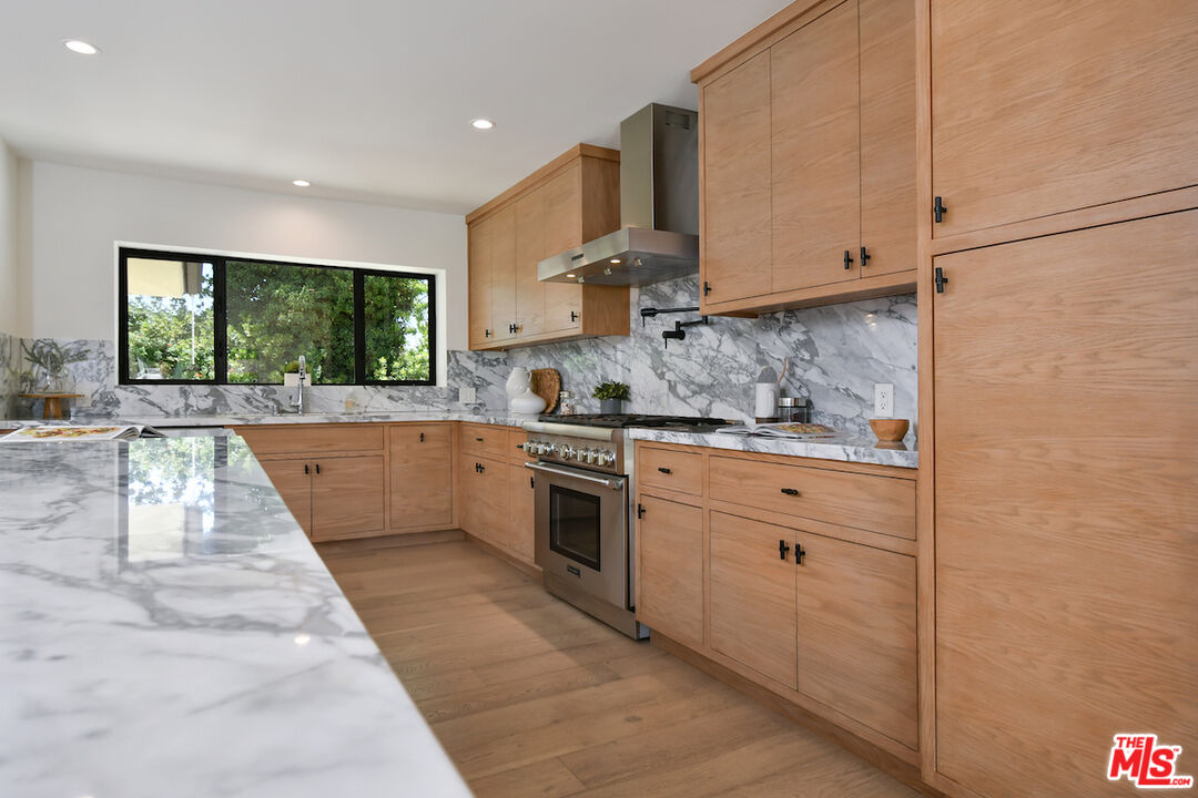 3221 Elvido Dr