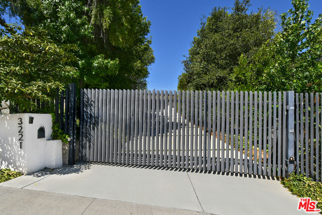 3221 Elvido Dr