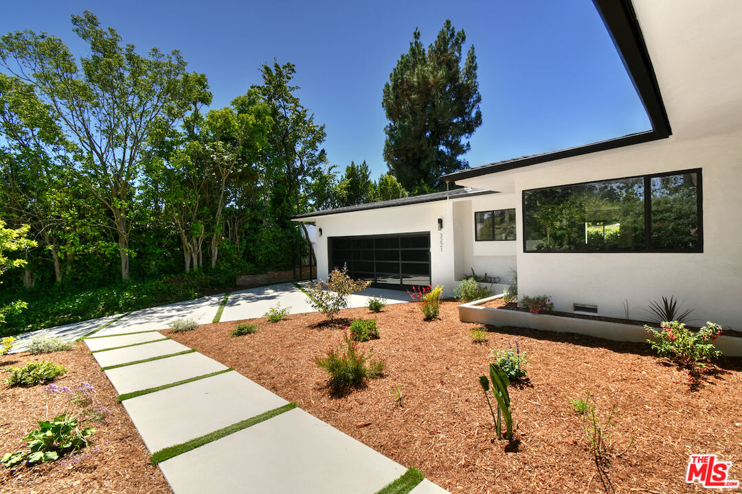 3221 Elvido Dr