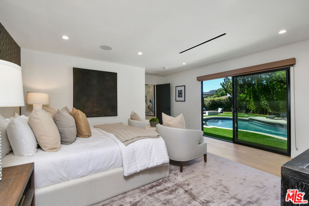 3221 Elvido Dr