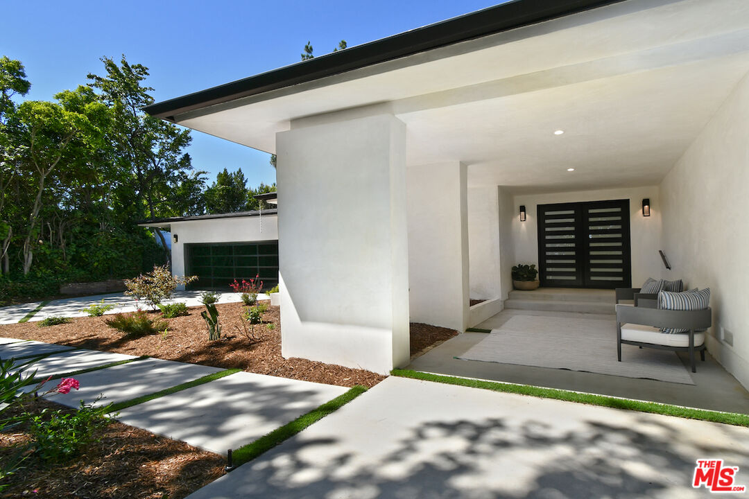 3221 Elvido Dr