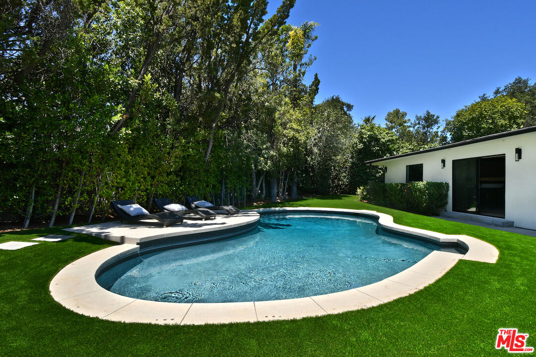3221 Elvido Dr