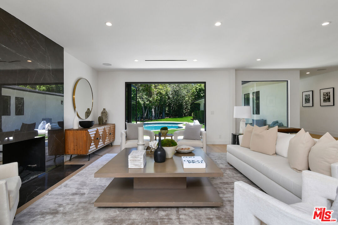 3221 Elvido Dr