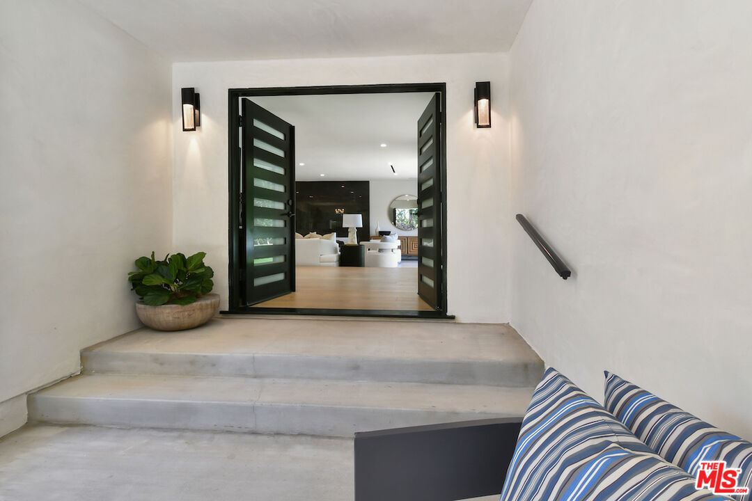 3221 Elvido Dr
