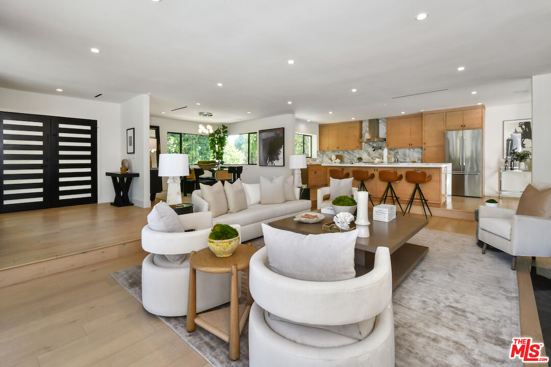 3221 Elvido Dr