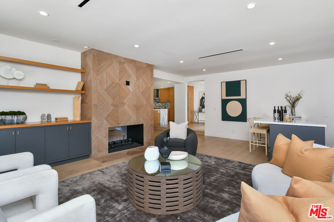 3221 Elvido Dr