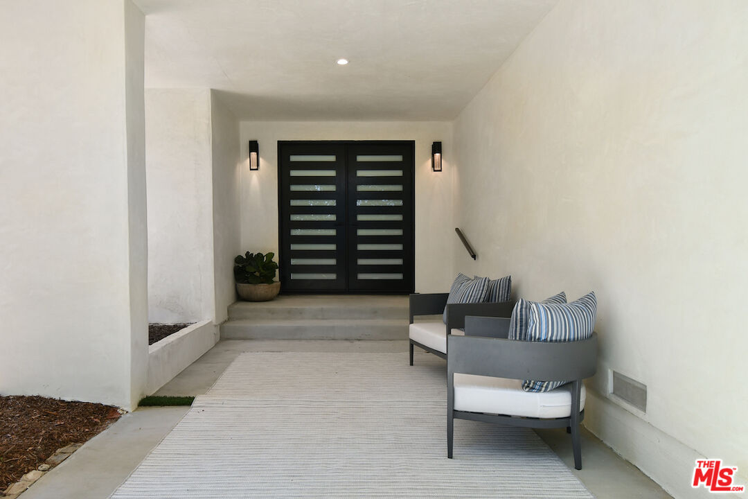 3221 Elvido Dr