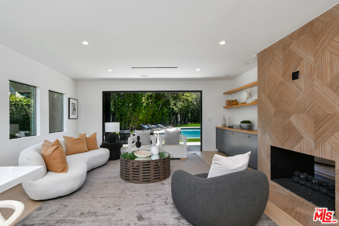 3221 Elvido Dr