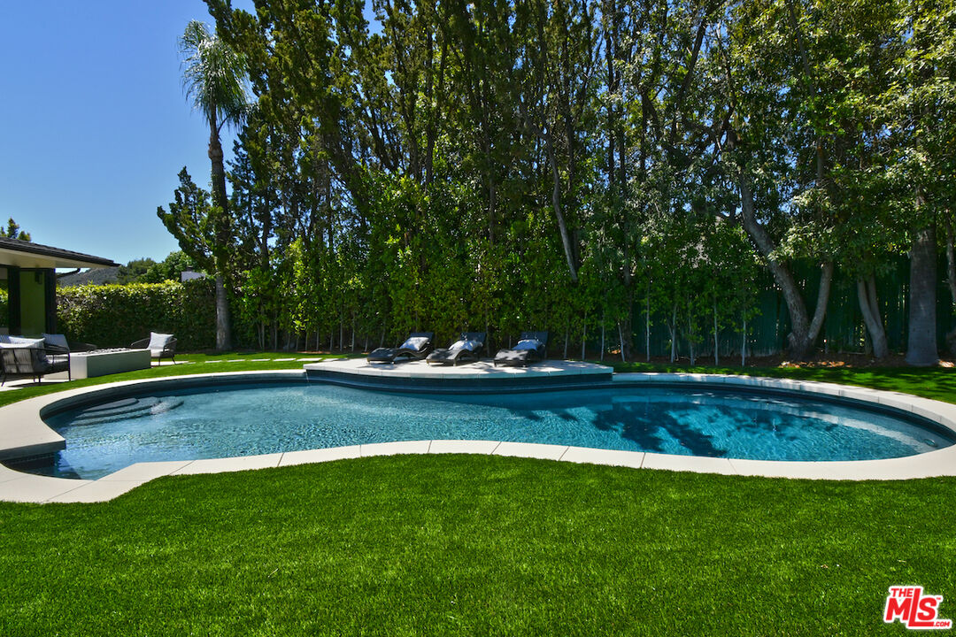 3221 Elvido Dr