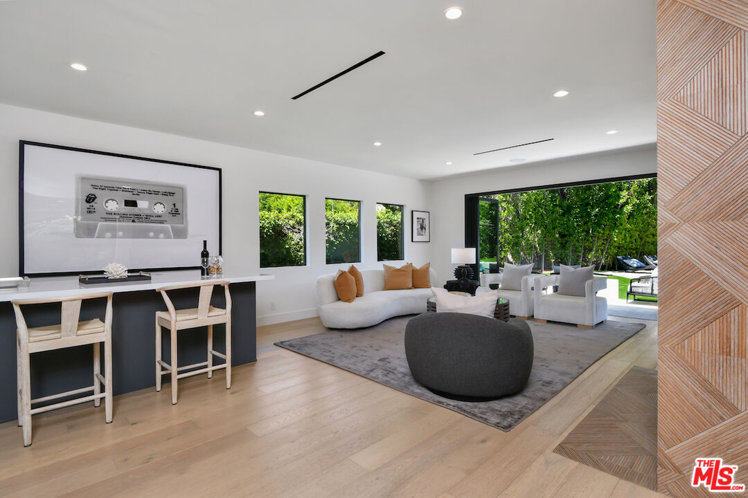 3221 Elvido Dr