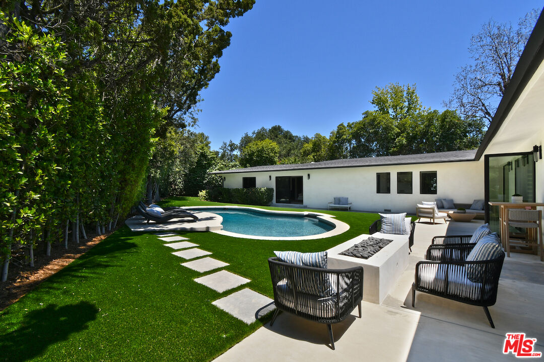 3221 Elvido Dr