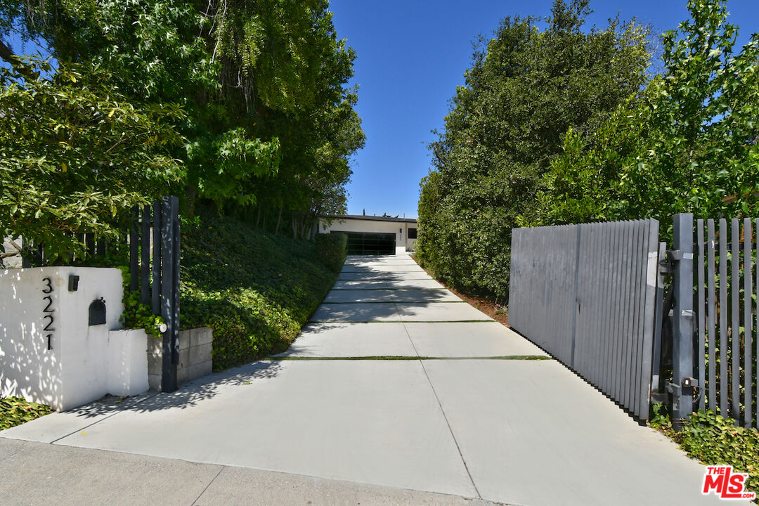 3221 Elvido Dr