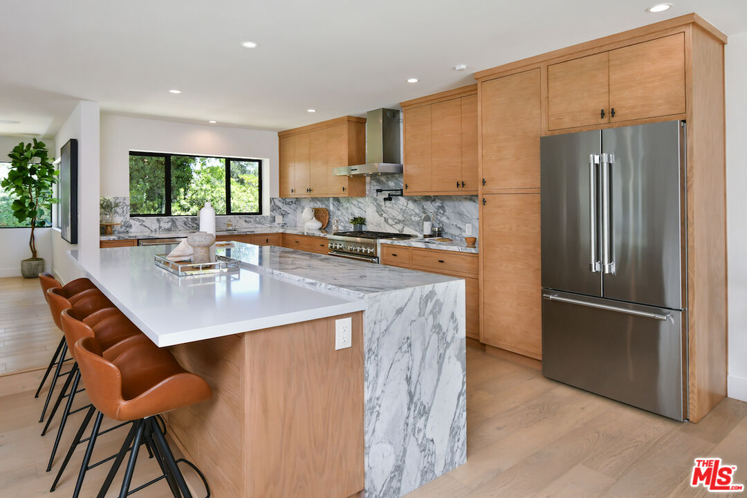 3221 Elvido Dr