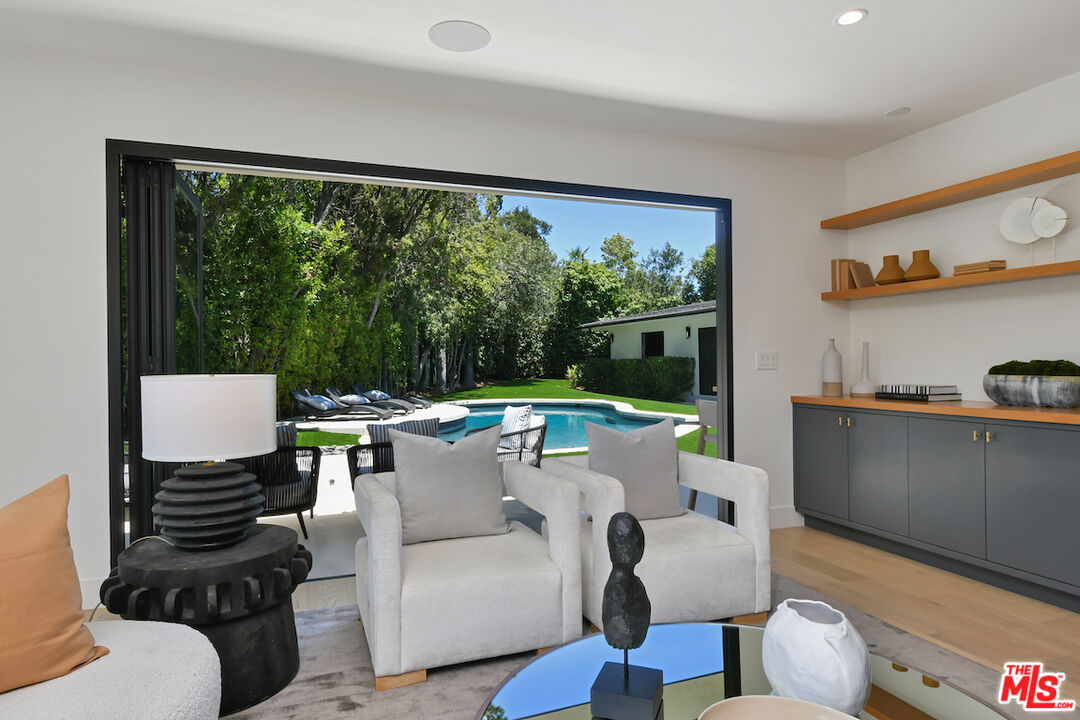 3221 Elvido Dr
