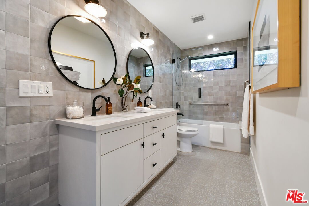 3221 Elvido Dr