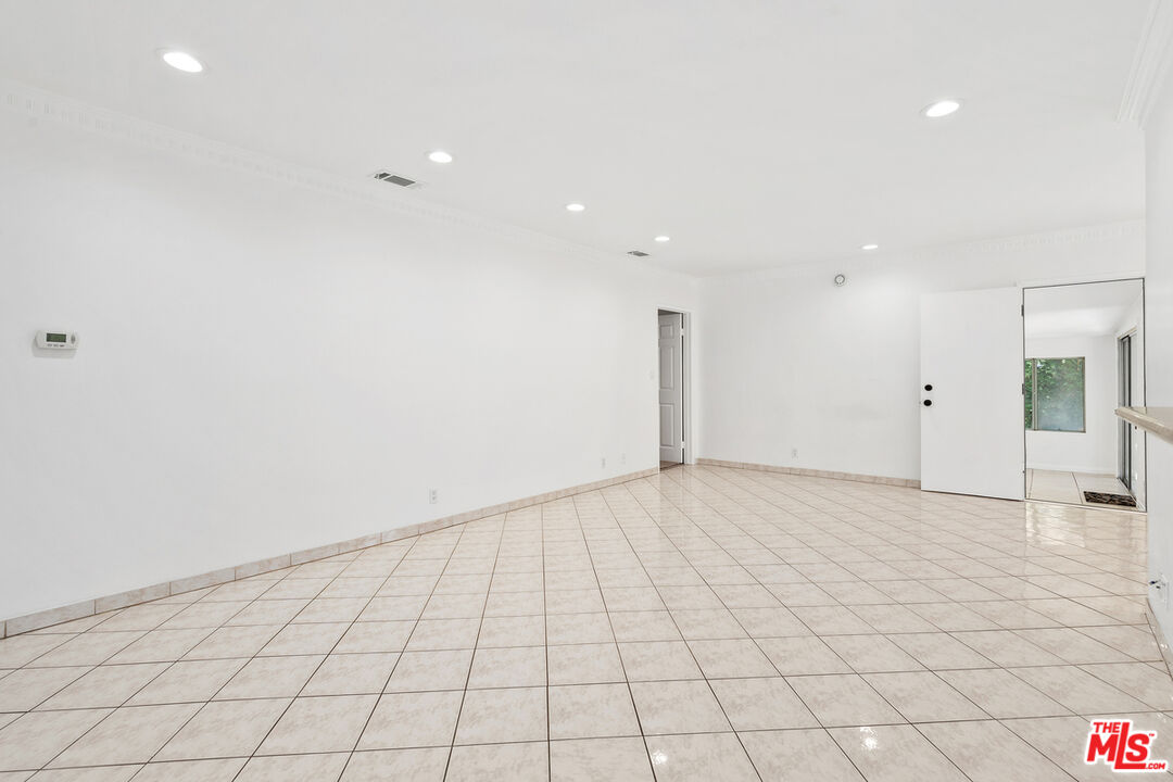 5630 Radford Ave