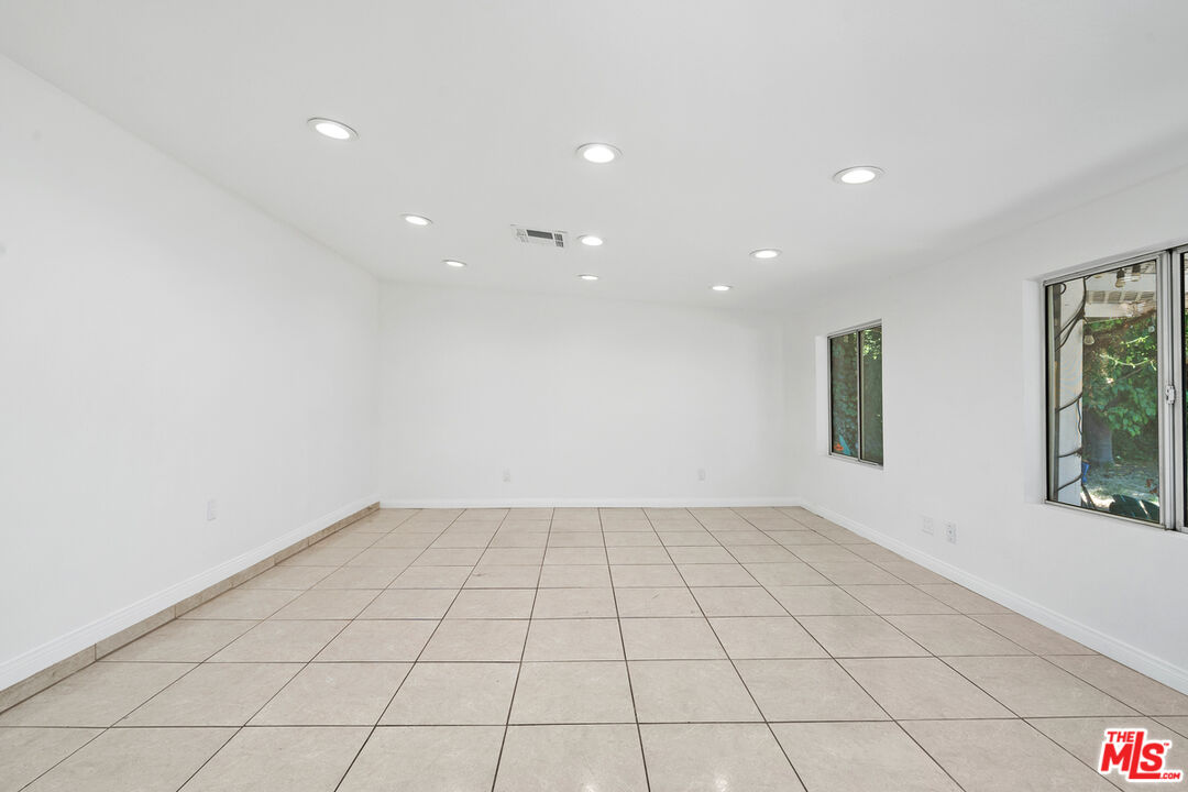 5630 Radford Ave