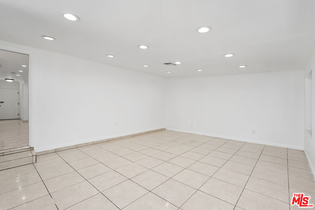 5630 Radford Ave