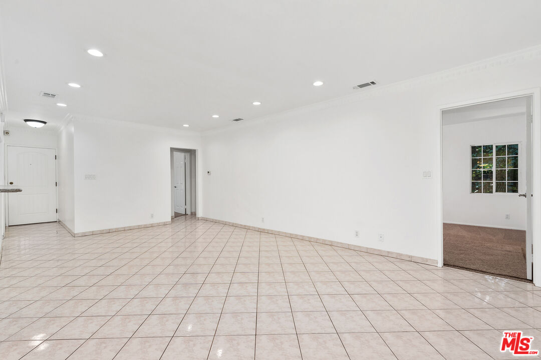 5630 Radford Ave