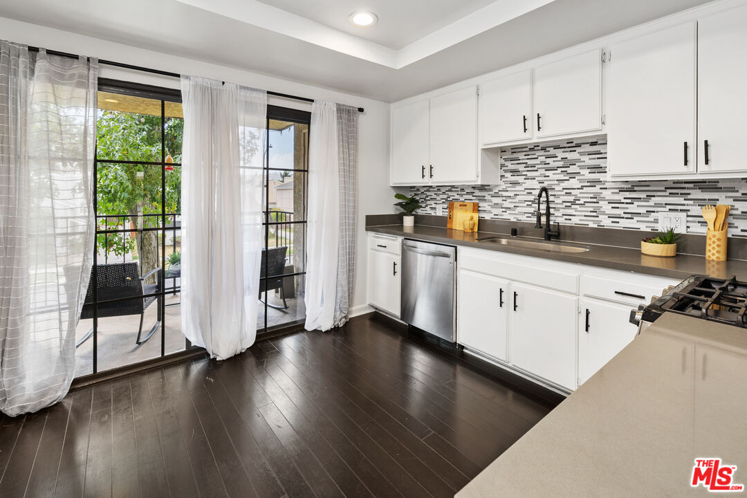 11127 La Maida St Unit: 9