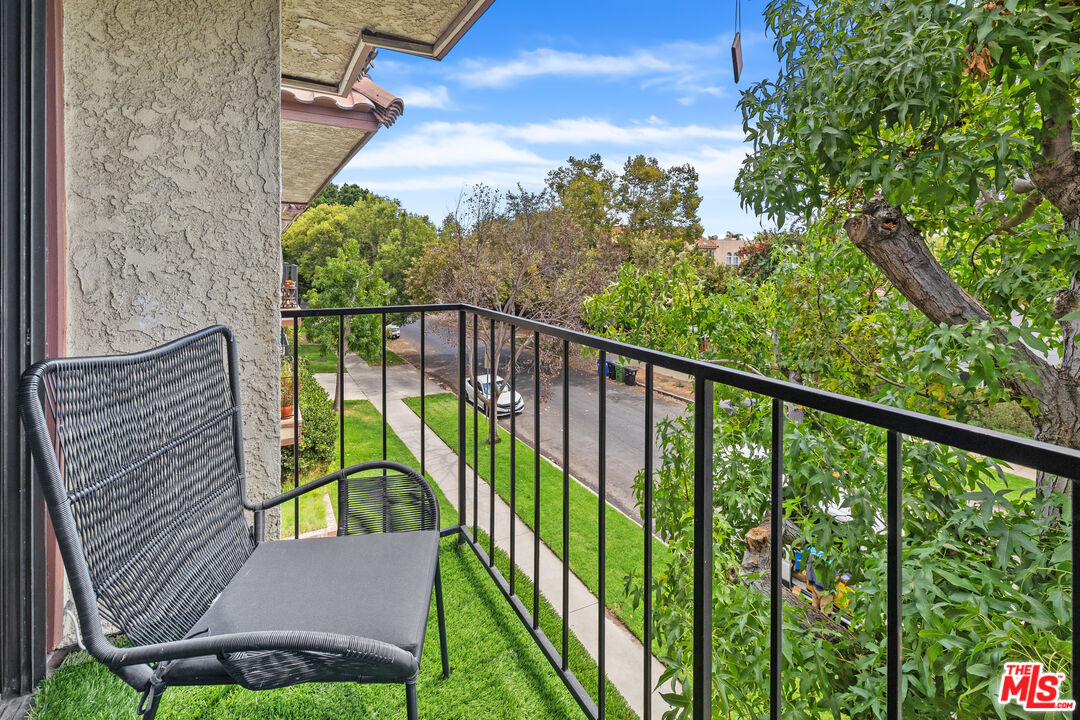 11127 La Maida St Unit: 9