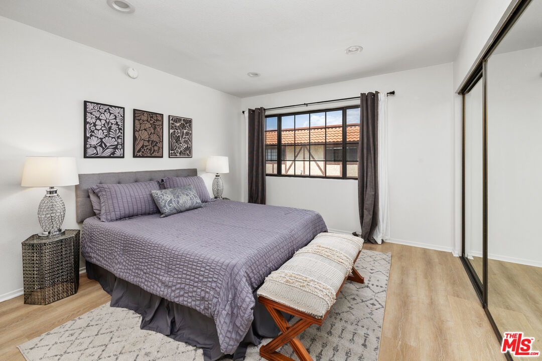 11127 La Maida St Unit: 9