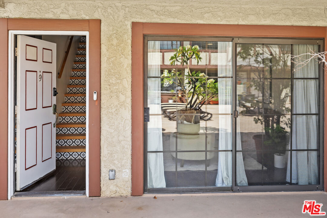 11127 La Maida St Unit: 9