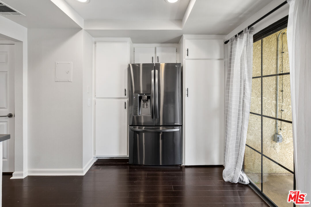 11127 La Maida St Unit: 9