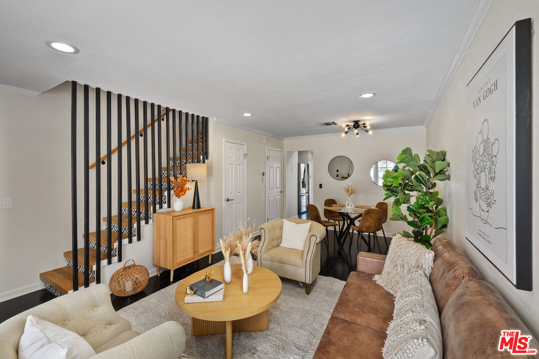 11127 La Maida St Unit: 9