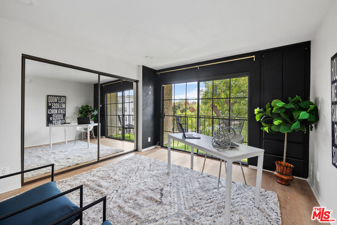 11127 La Maida St Unit: 9