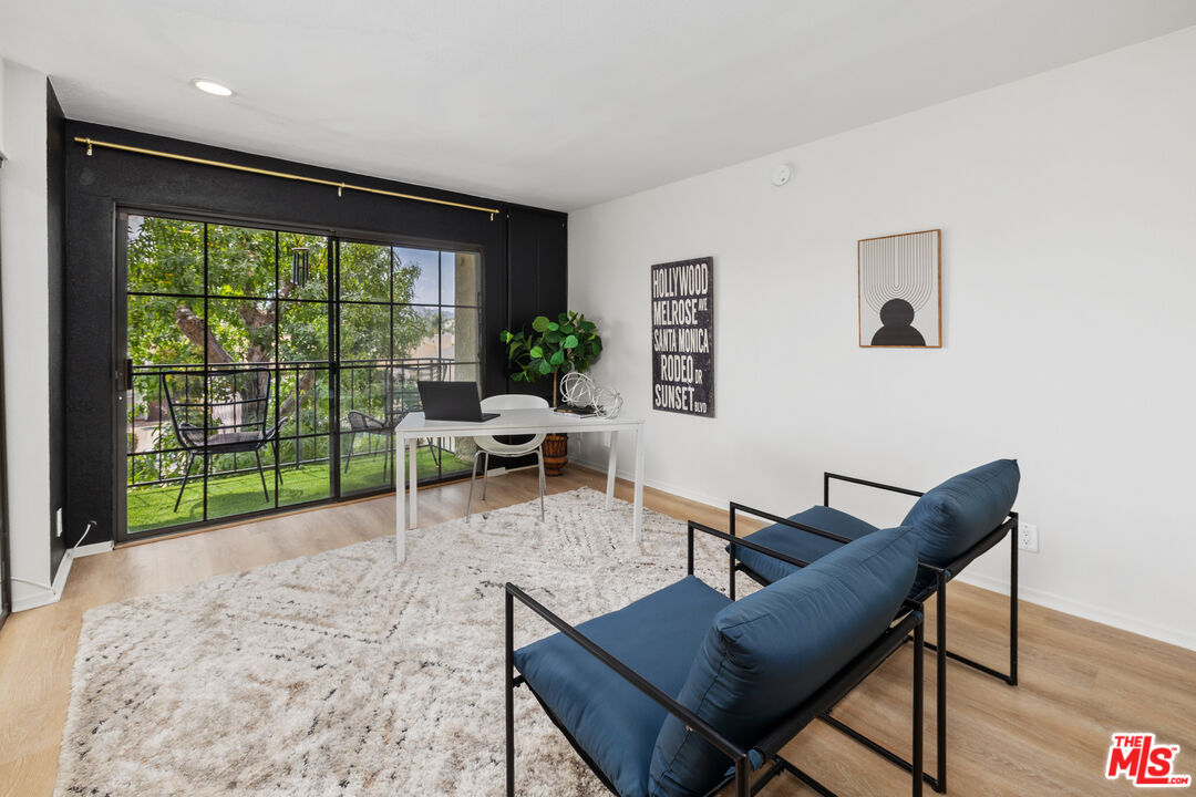 11127 La Maida St Unit: 9
