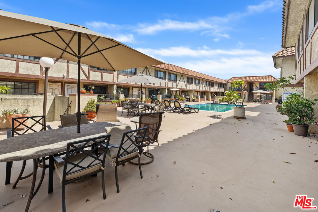 11127 La Maida St Unit: 9