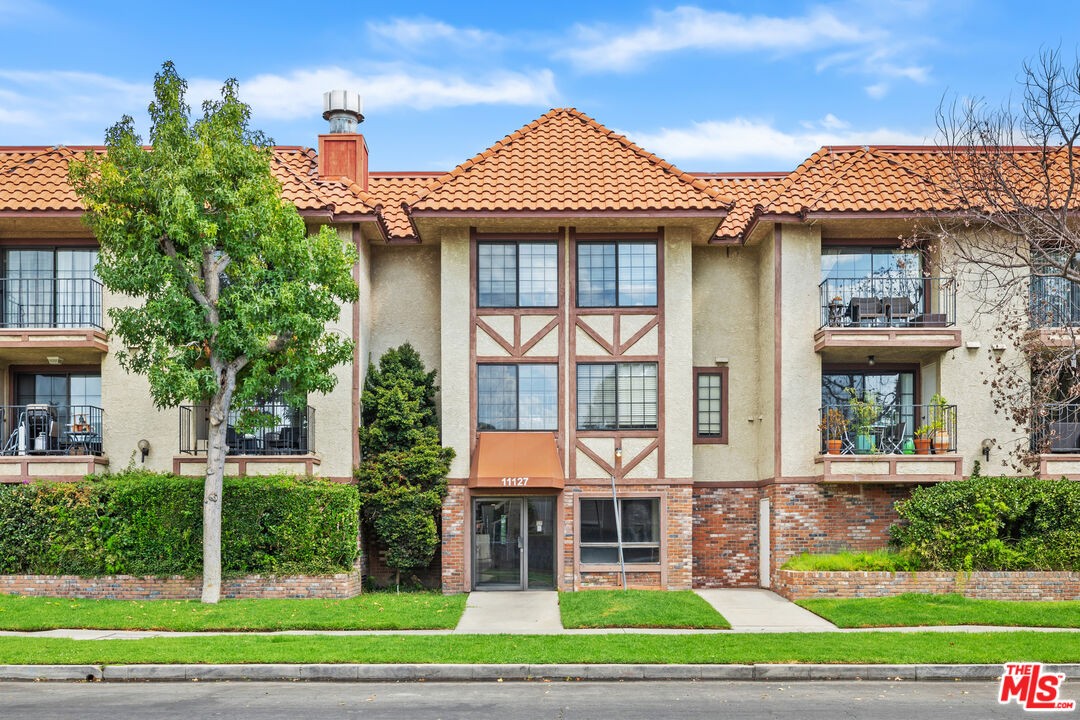 11127 La Maida St Unit: 9