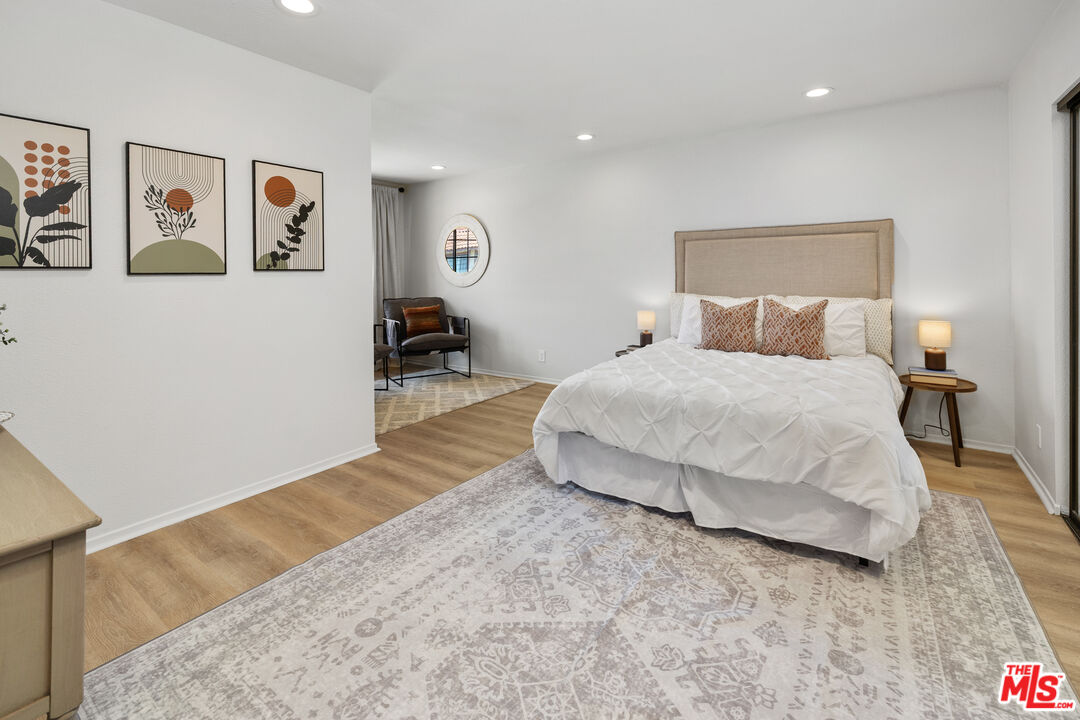 11127 La Maida St Unit: 9
