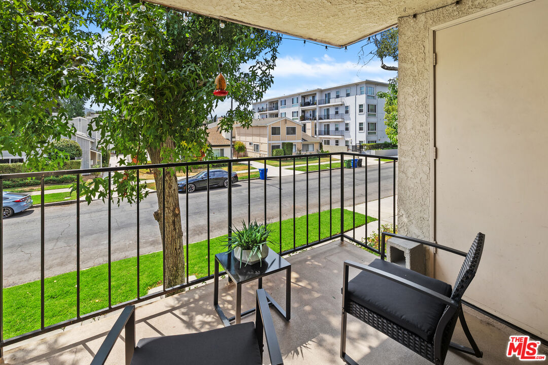 11127 La Maida St Unit: 9