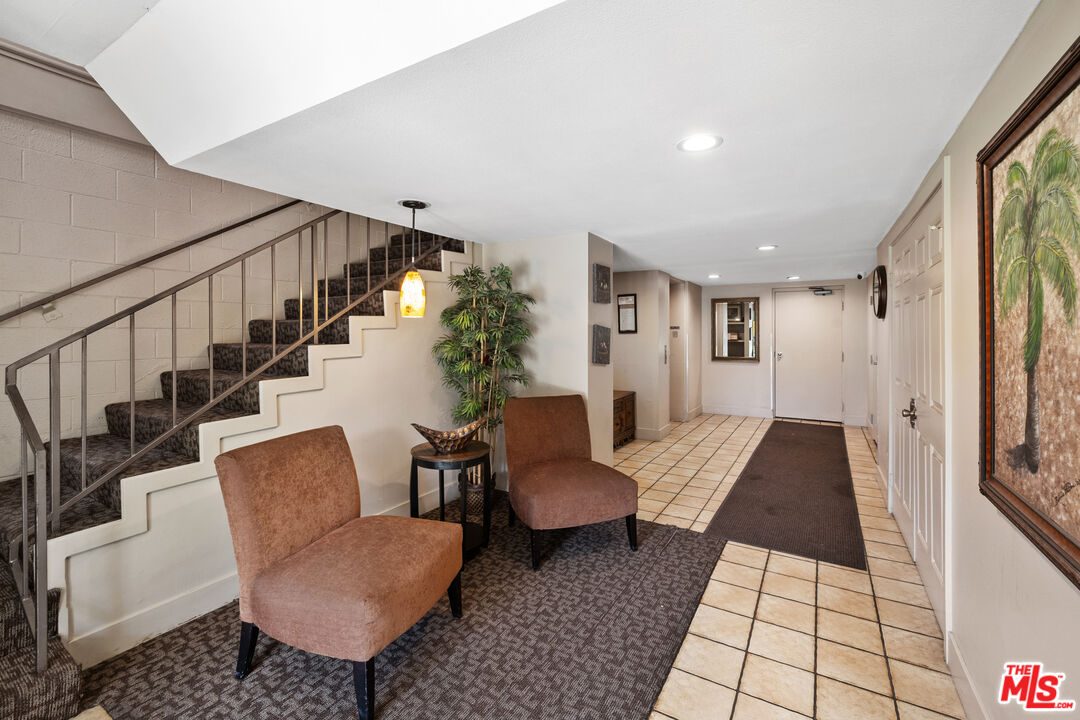 11127 La Maida St Unit: 9