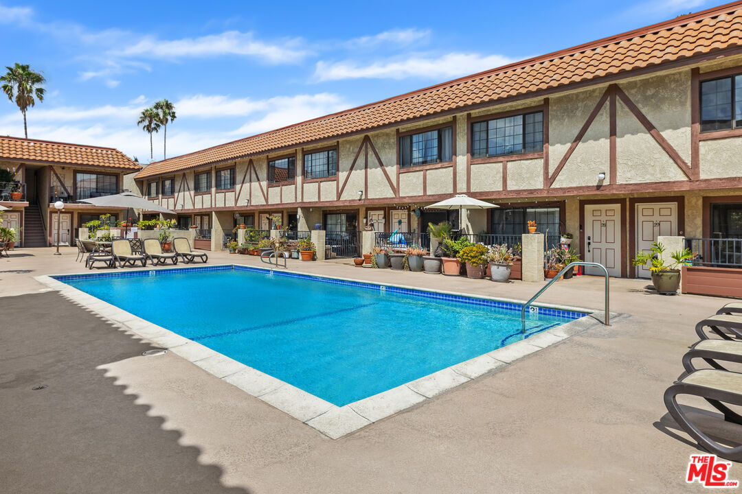 11127 La Maida St Unit: 9