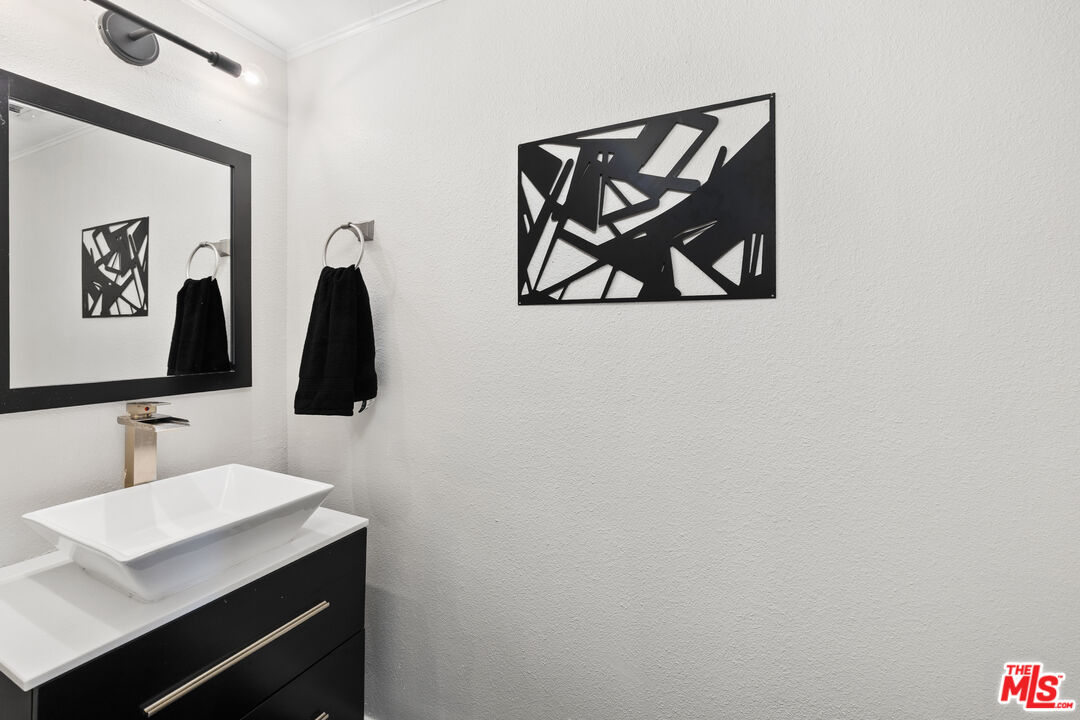 11127 La Maida St Unit: 9