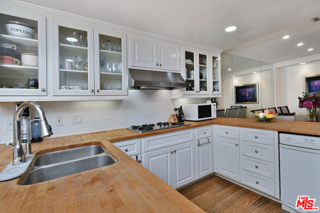 11687 Bellagio Rd Unit: 3