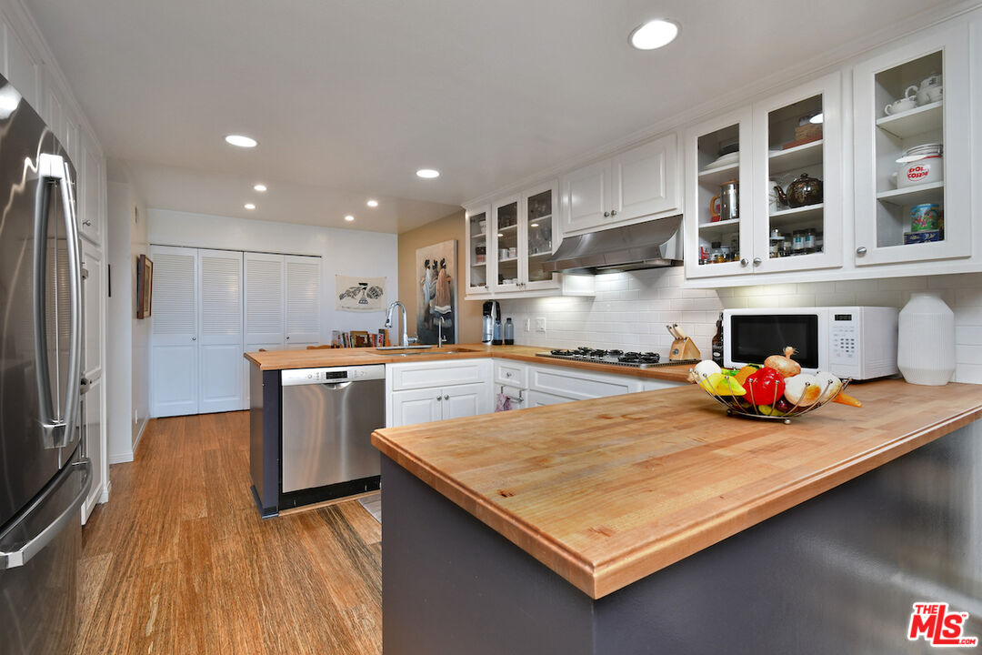 11687 Bellagio Rd Unit: 3