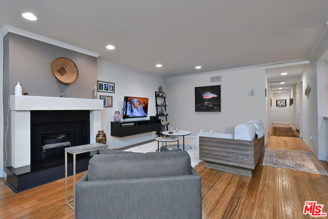 11687 Bellagio Rd Unit: 3