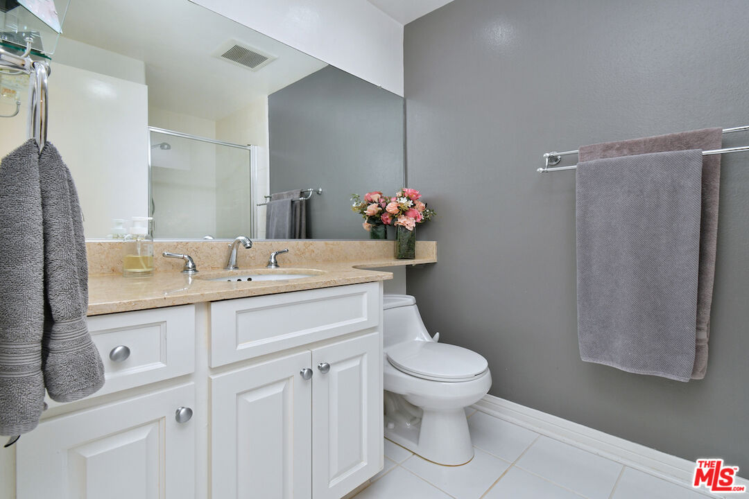 11687 Bellagio Rd Unit: 3